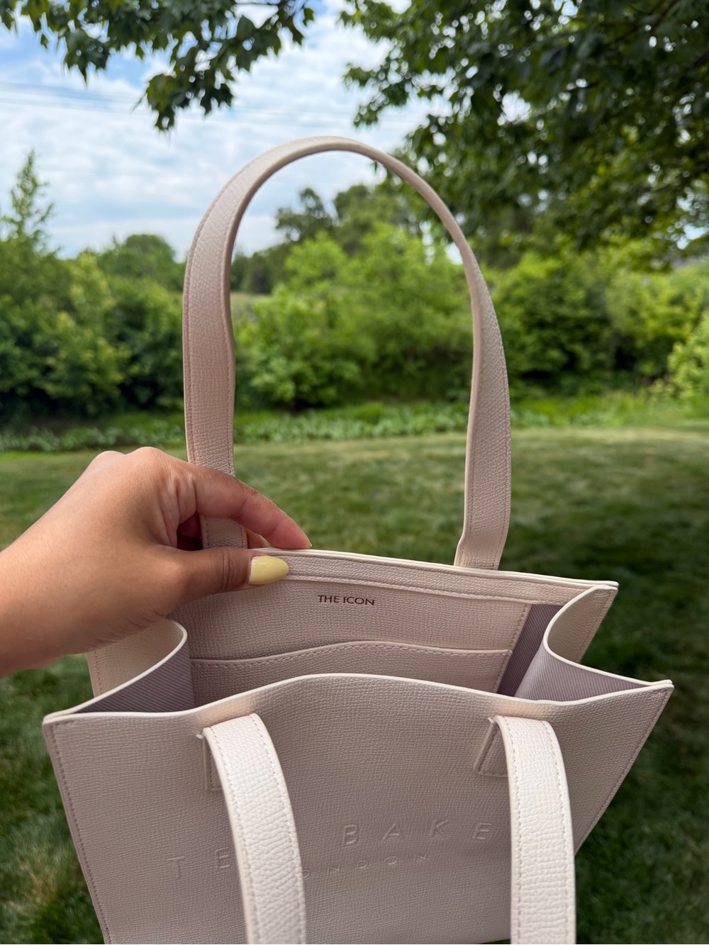 Ted Baker The Icon Cream structured Tote Bag with Flower Charm NWT - Picture 5 of 7